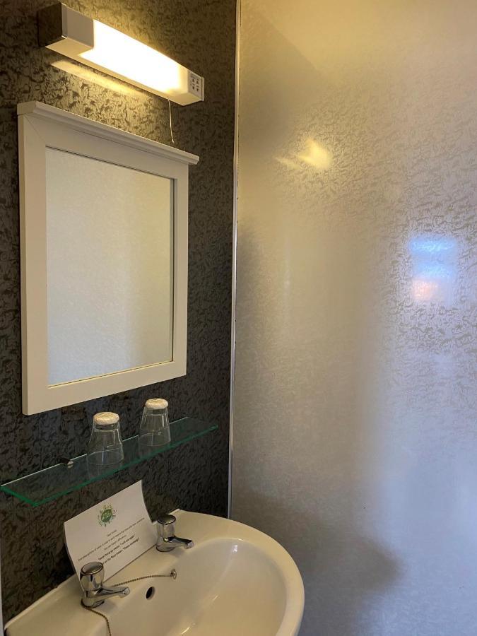 ניוקאסל Whites Hotel מראה חיצוני תמונה
