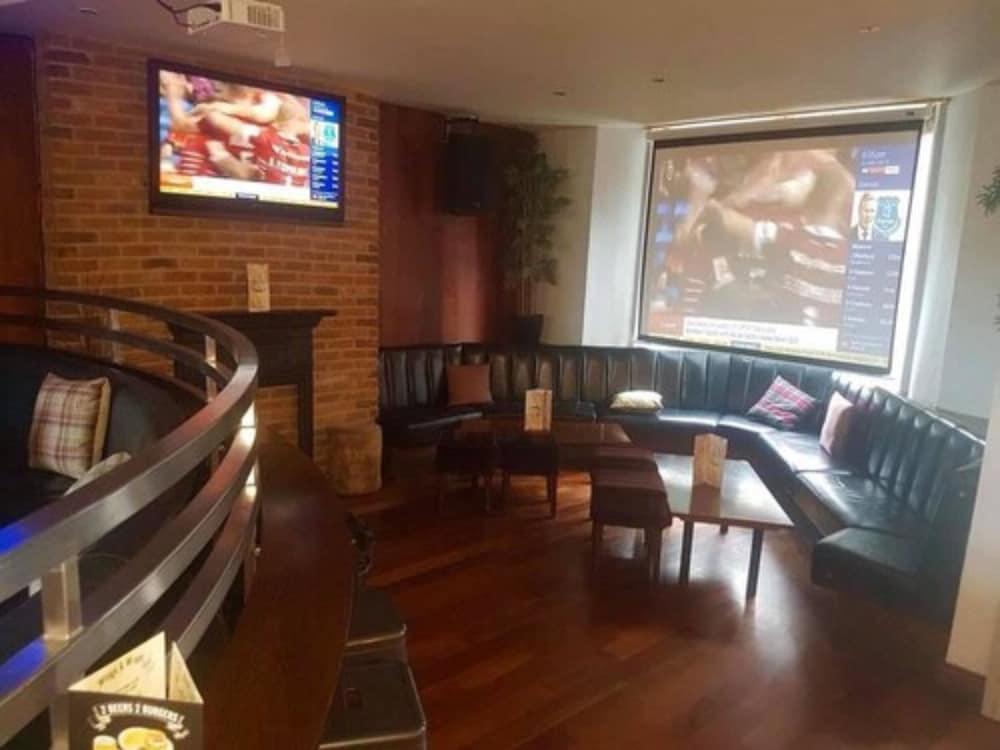ניוקאסל Whites Hotel מראה חיצוני תמונה