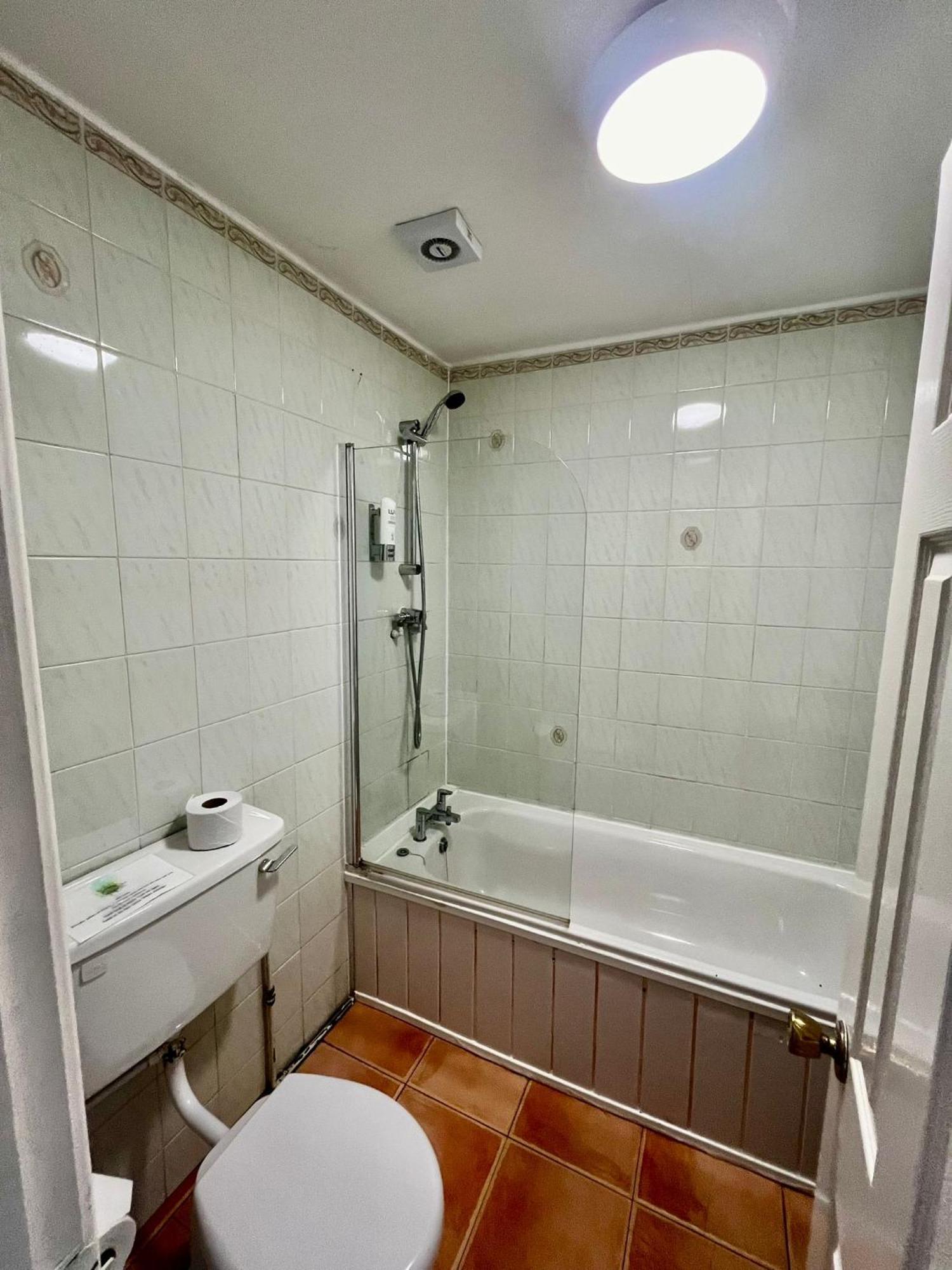 ניוקאסל Whites Hotel מראה חיצוני תמונה