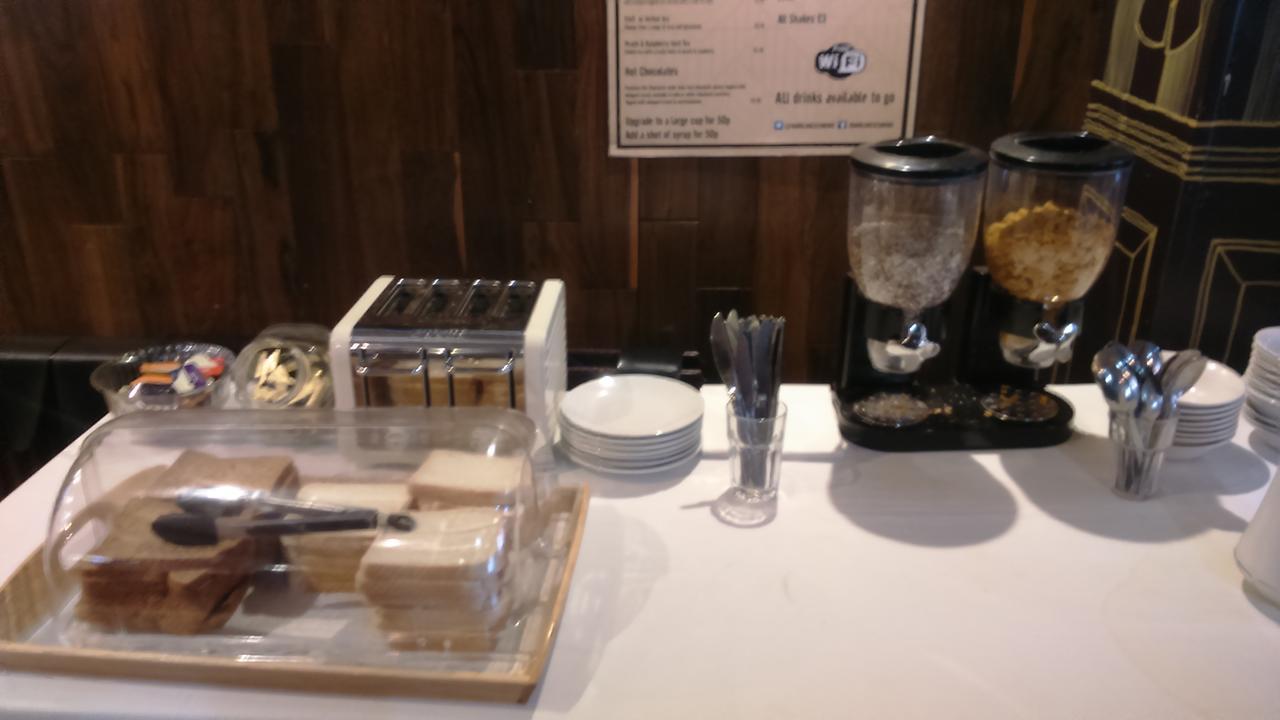 ניוקאסל Whites Hotel מראה חיצוני תמונה